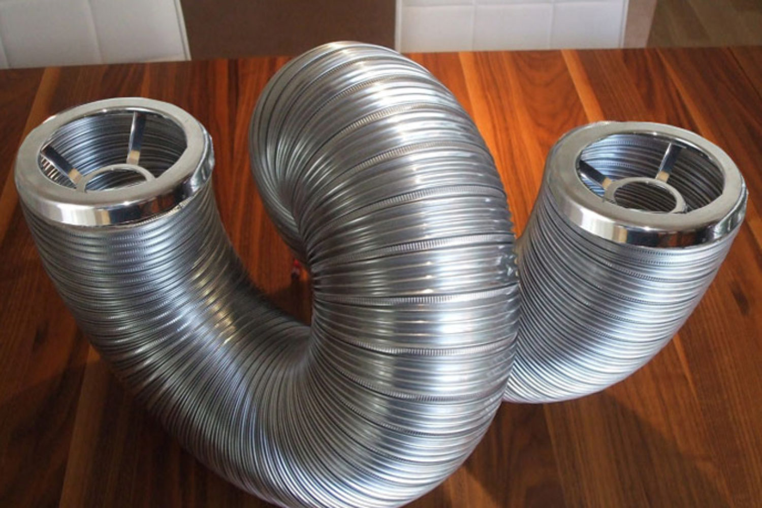 Die RAY Tube 02 Lampe - noch im Entwurf. Aber schon mit doppelter Ausstrahlung dank ihrer zwei Lichtquellen