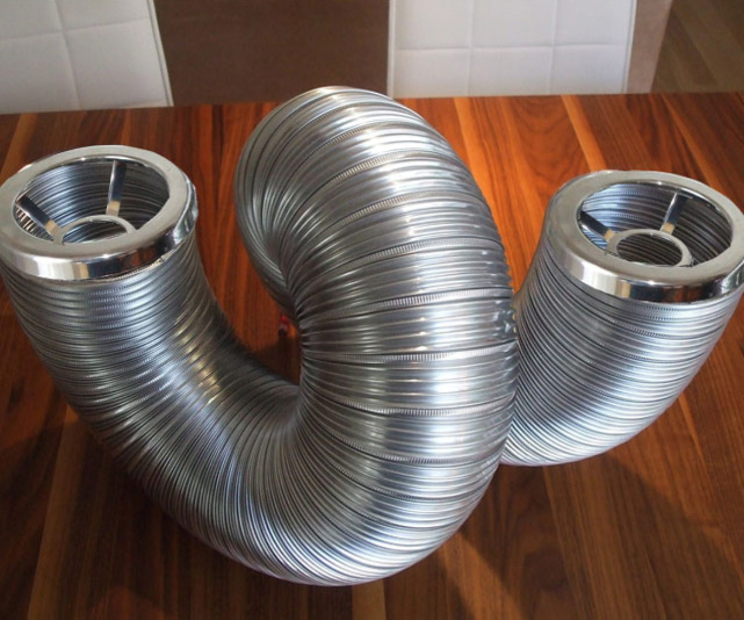 Die RAY Tube 02 Lampe - noch im Entwurf. Aber schon mit doppelter Ausstrahlung dank ihrer zwei Lichtquellen