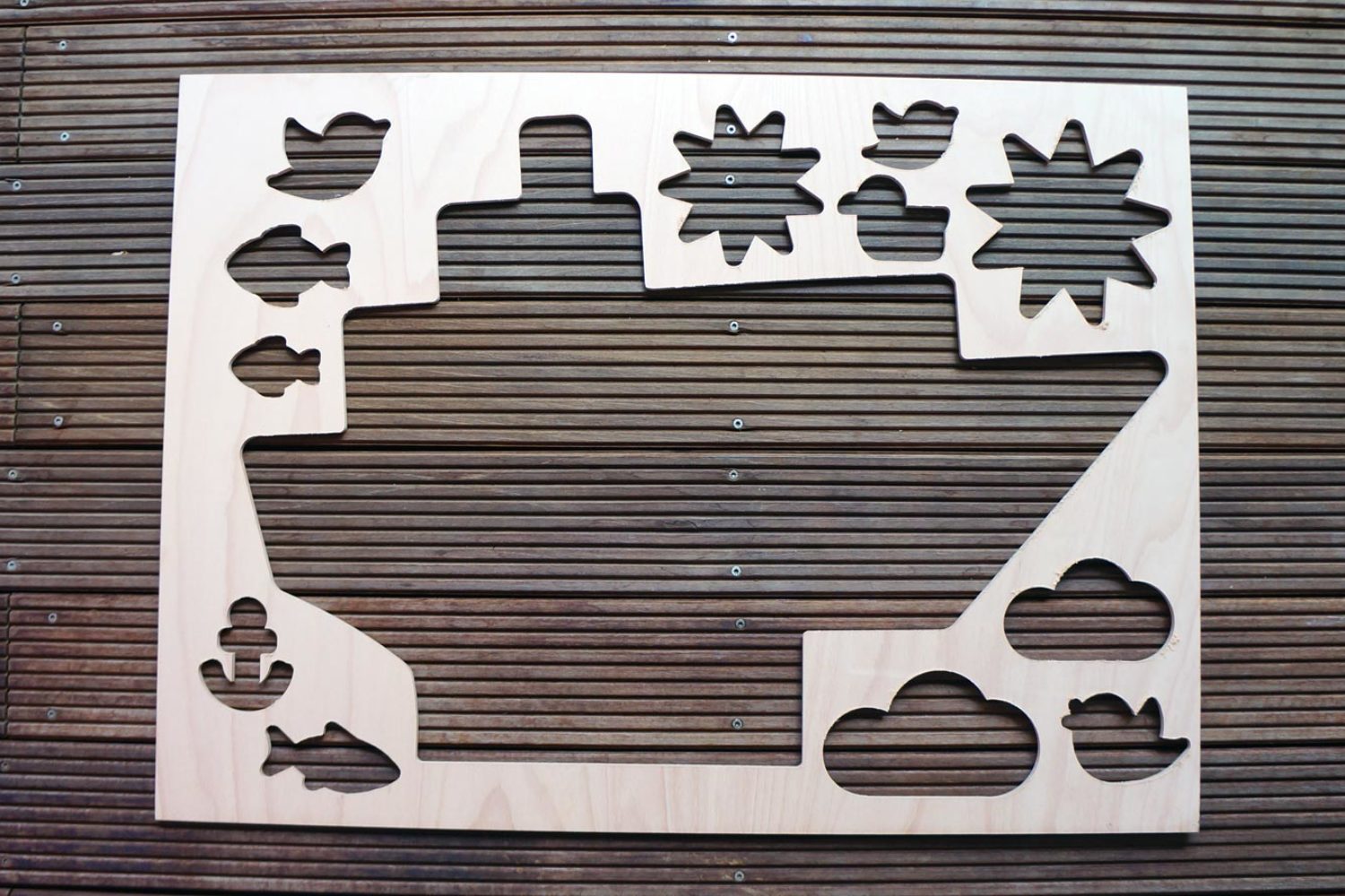 Der erste Prototyp nimmt dank der CNC Holzfräse Gestalt an.