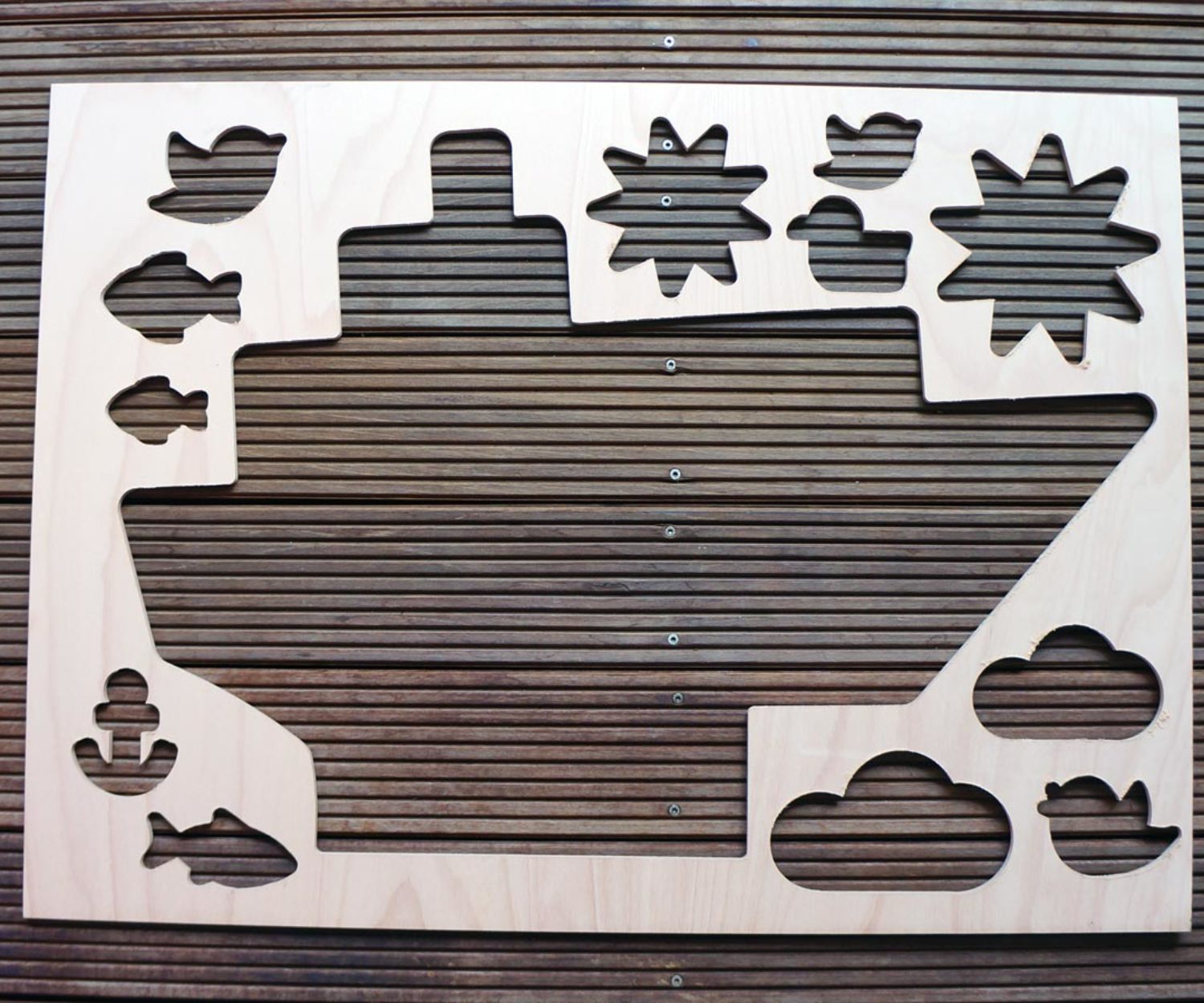 Der erste Prototyp nimmt dank der CNC Holzfräse Gestalt an.